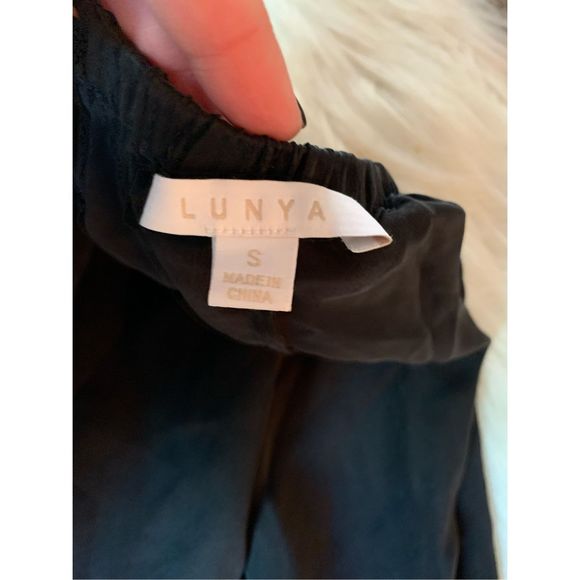 Lunya Silk Shorts Small - Picture 6 of 6